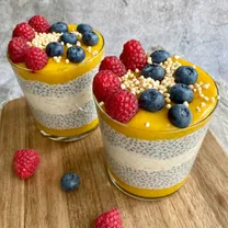 Čia pudiņš ar mango un auzu pārslām