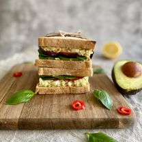 Sumuštinis su kiaušiniais ir daržovėmis, be glitimo