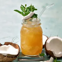 Безалкогольный коктейль из кокоса и мяты