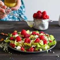 Salat mandlite ja marjadega