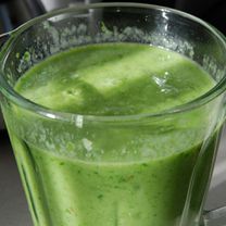 Смузи со шпинатом и коноплей