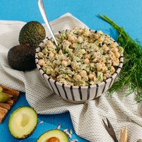 Avinžirnių ir avokadų salotos