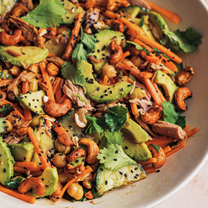 Aasia tuunikala ja kikerherne salat