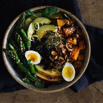 Juodųjų ryžių dubenėlis „Poke Bowls“