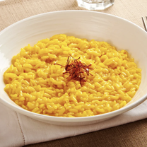 Risotto ar sparģeļiem un safrānu