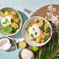 Zaļais vistas karijs kokosriekstu pienā