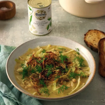 Vegānisks sautējums ar pupiņām un kāpostiem