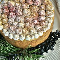 Migdolinis apelsinų pyragas su slyvomis (be glitimo)