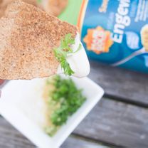 Сырный соус с дрожжевыми хлопьями и более полезными чипсами