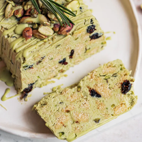 Kohupiima maius pistaatsiapähklite ja jõhvikatega