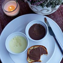 Veganiškas sviestas klasikiniame ir šokoladiniame amplua