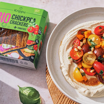 Vahustatud tofuvõie tomatitega