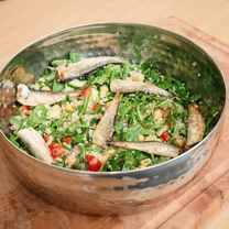 Boliivia kinoa salat sardiinidega ja Keldi meresoolaga