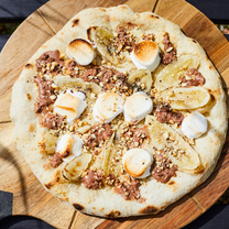 Pica ar šokolādi un banāniem