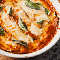 Cukinijų, pomidorų ir sūrio apkepas