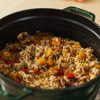 Plovas su vištiena, paprikomis ir moliūgu