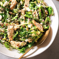 Spargli ja kana salat fetaga