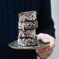 Uzpūsto rīsu šokolādes kumosiņi