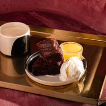 Braunis su ledais ir mangų – pasiflorų padažu