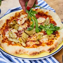 Pitsa artišokkidega