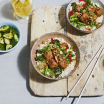 Augalinės mėsos kukuliai su brokoliais ir ryžiais