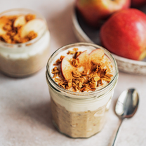 Avižinė košė su obuoliais, kurios nereikia virti