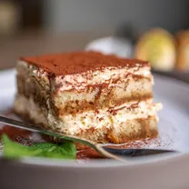 Tiramisu su kiaulpienių šaknų kava
