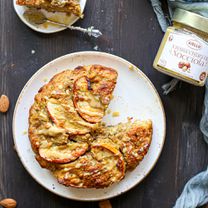 Вкусный яблочный пирог с ореховым кремом