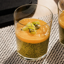 Chia seemne ja matcha puding mangopüreega