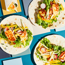 Varavīksnes dārzeņu tortiljas