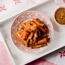 Karamelizēti dārzeņi ar tahini mērci