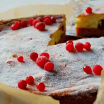 Чизкейк с кардамоном и клюквой