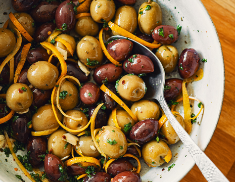 Tsitrusmarinaadis oliivid