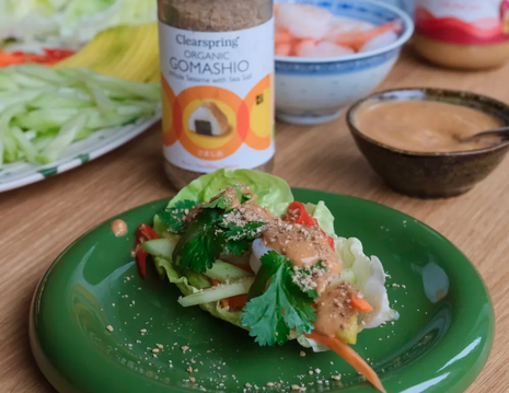 Köögivilja- ja krevetilaevukesed umami kastmega