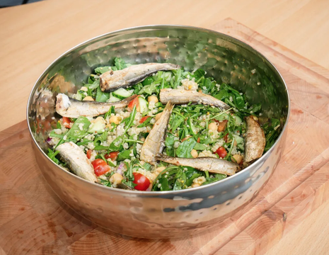 Boliivia kinoa salat sardiinidega ja Keldi meresoolaga