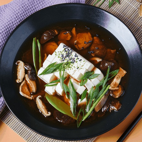 Мисо-суп с шелковистым тофу и грибами шиитаке