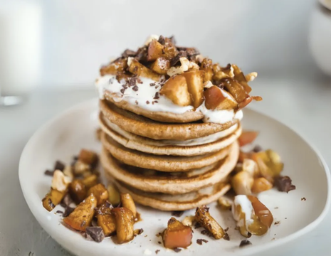 Speltas pankūkas ar ceptiem āboliem