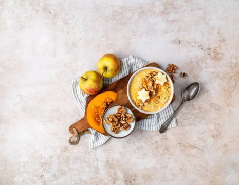 Ābolu un ķirbju auzu putra