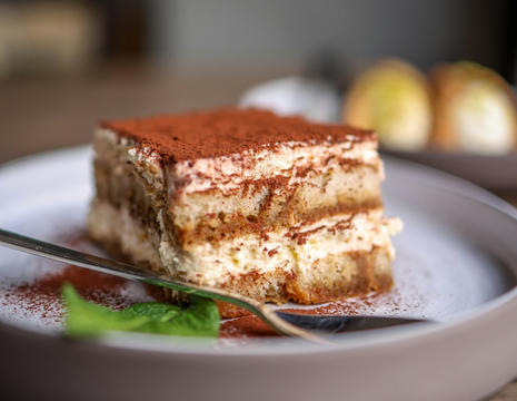Tiramisu su kiaulpienių šaknų kava