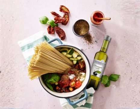 Vieno puodo veganiški makaronai su pupelėmis ir pomidorais