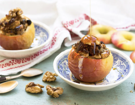 Cepti āboli ar kaltētiem augļiem un riekstiem