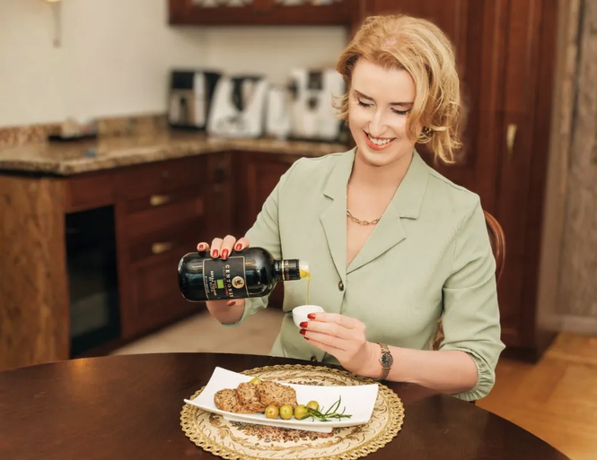 Dietoloģe Vaida Kurpiene: olīveļļa bez mītiem – kā to pareizi izvēlēties un lietot?